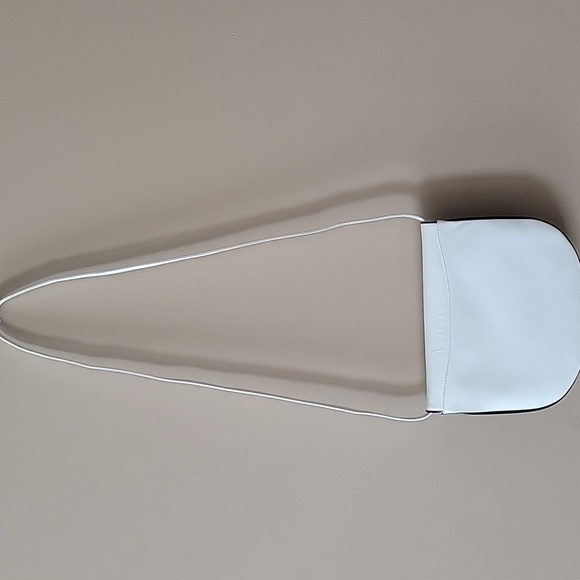 🌟Host Pick🌟Bally Vintage White Leather Crossbody with Black Bow and Black Trim - Picture 4 of 11